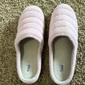 Tom’s women’s pink slippers